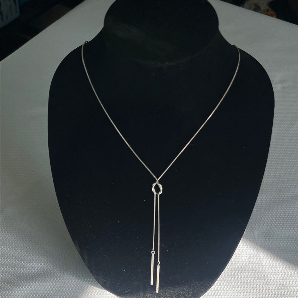 Elegant Silver tone  Necklace for Women. 20 inches.